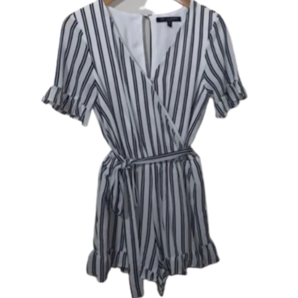 one❤️clothig- Dressy Romper like new size S
